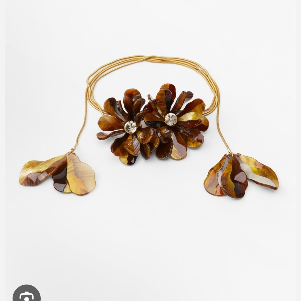 Elegant Brown Floral Necklace